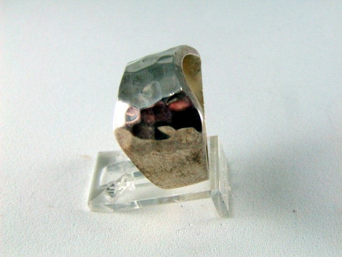 VINTAGE HAND HAMMERED STERLING SILVER RING SIZE 7 3/4
