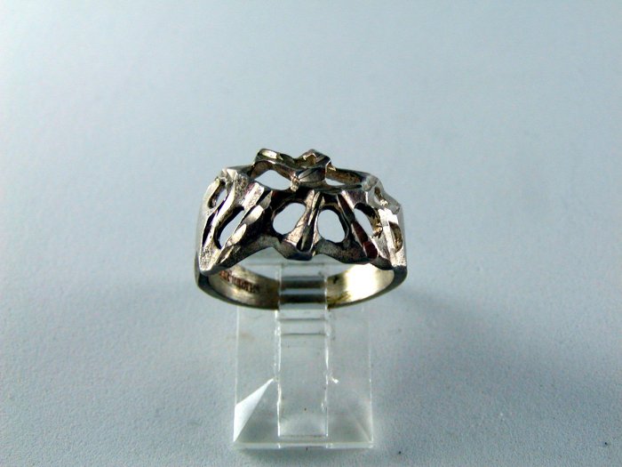 STERLING SILVER RING SIZE 7