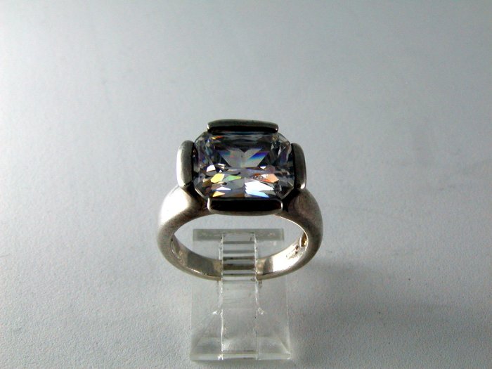 VINTAGE STERLING SILVER BLING BLING CZ RING SIZE 8