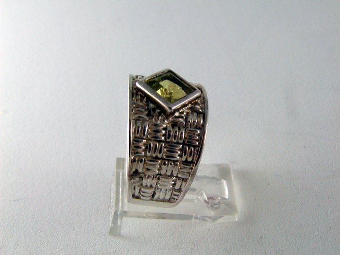 STERLING SILVER PERIDOT RING SIZE 7 3/4
