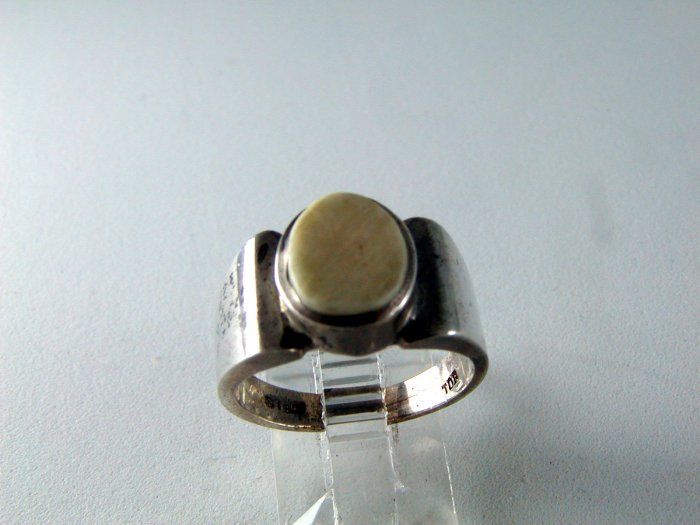 VINTAGE STERLING SILVER IVORY RING SIZE 7