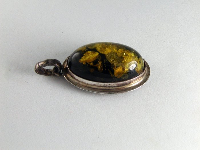 VINTAGE STERLING SILVER AMBER PENDANT