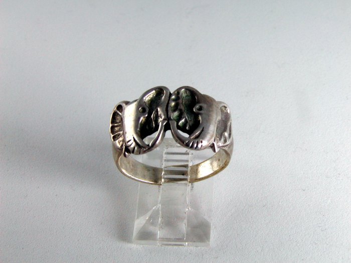 VINTAGE STERLING SILVER ELEPHANT ELEPHANTS RING SIZE 7 3/4