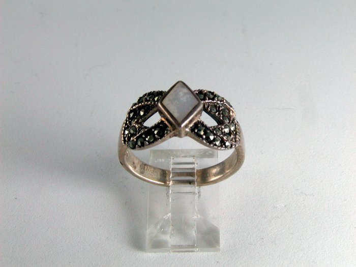 VINTAGE STYLE STERLING SILVER MOTHER PEARL MARCASITES RING SIZE 10