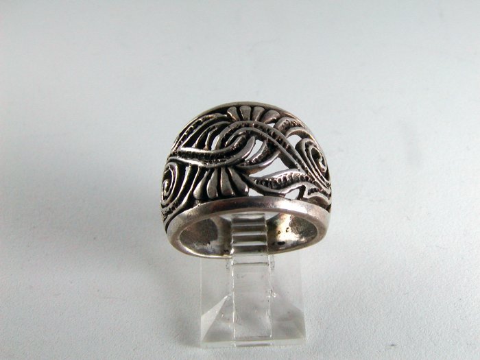 VINTAGE STERLING SILVER RING SIZE 6 1/4
