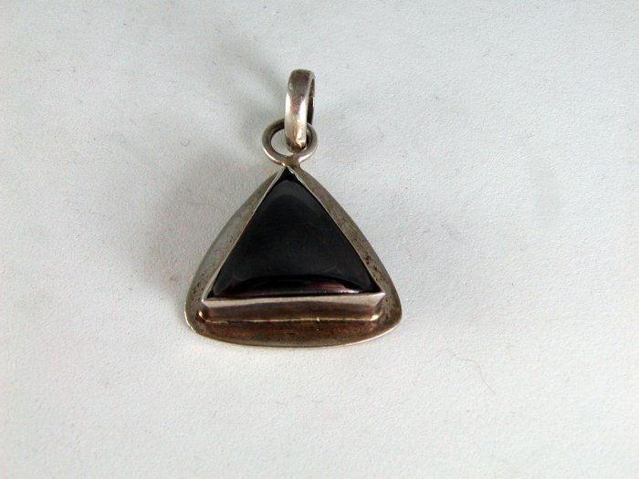 VINTAGE STERLING SILVER HEMATITE PENDANT