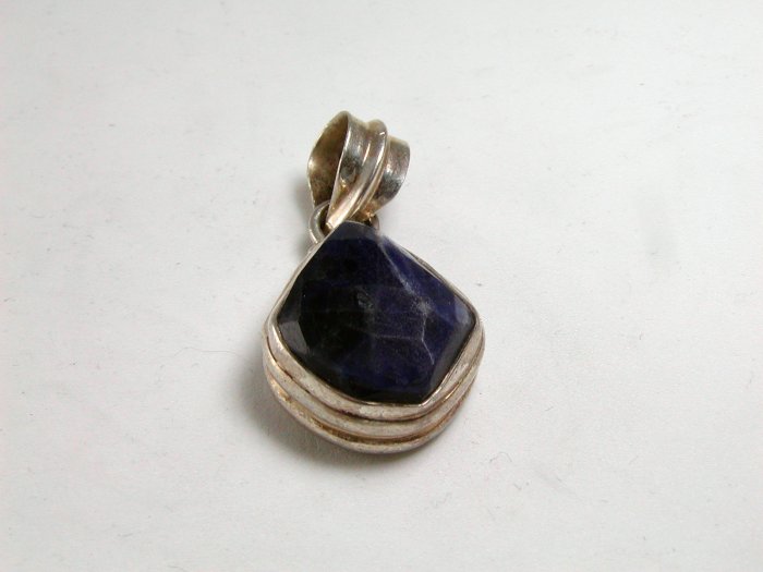 VINTAGE STERLING SILVER ROUGH CUT AMYTHEST PENDANT