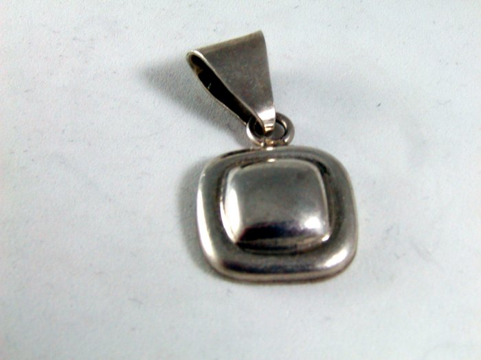 VINTAGE MEXICAN MEXICO TAXCO STERLING SILVER PENDANT