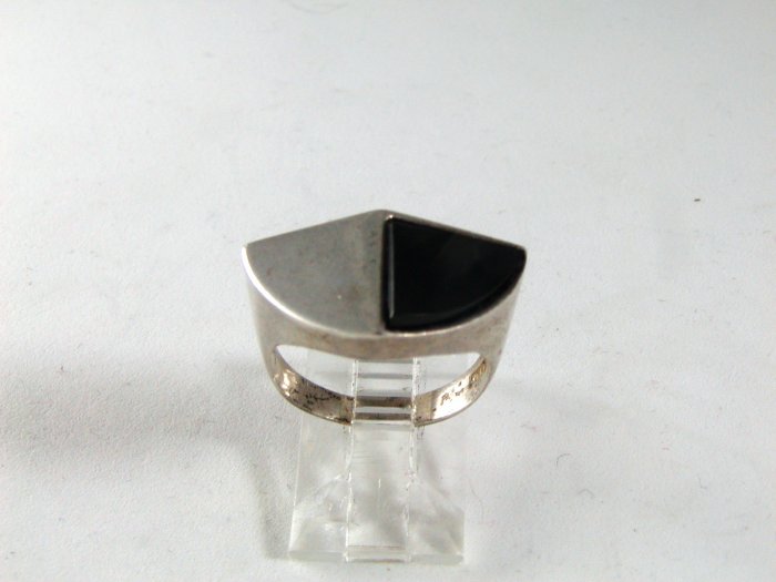 STERLING SILVER BLACK ONYX RING SIZE 6 1/2