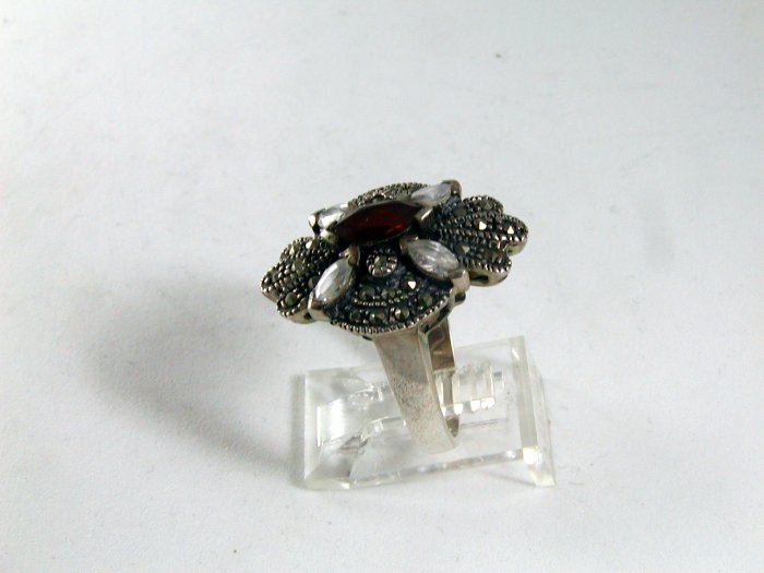 VINTAGE STERLING SILVER GARNET CZs MARCASITES RING SIZE 8 1/2
