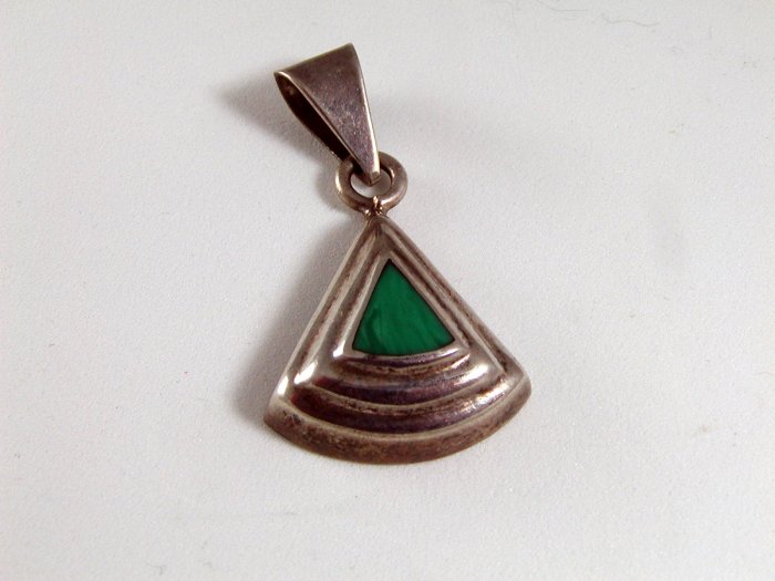 VINTAGE MEXICAN STERLING SILVER MALACHITE PENDANT
