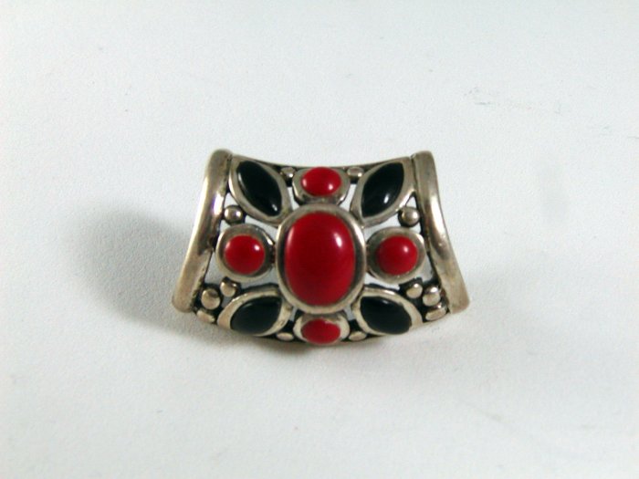 GOTHIC RENAISSANCE STYLE VINTAGE STERLING SILVER BLACK ONYX CORAL PENDANT