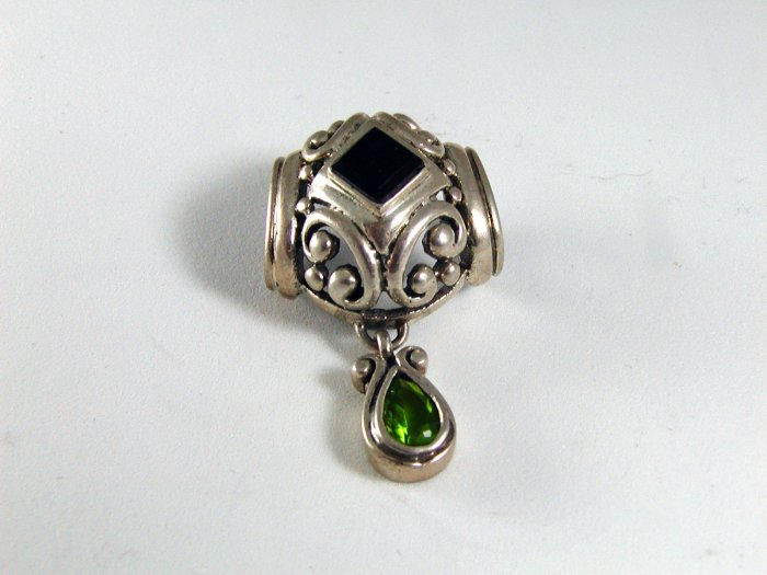 GOTHIC RENAISSANCE VINTAGE STYLE STERLING SILVER BLACK ONYX PERIDOT DANGLEY PENDANT