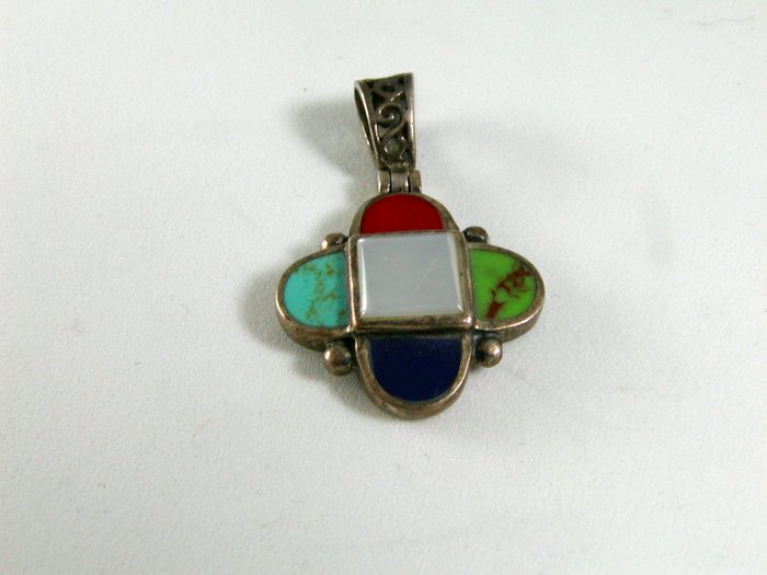GOTHIC RENAISSANCE FESTIVAL VINTAGE STYLE STERLING SILVER ONYX CROSS PENDANT