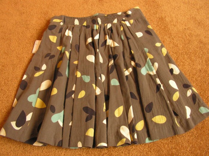 Girl's flower pleated skirt size 14 NWT
