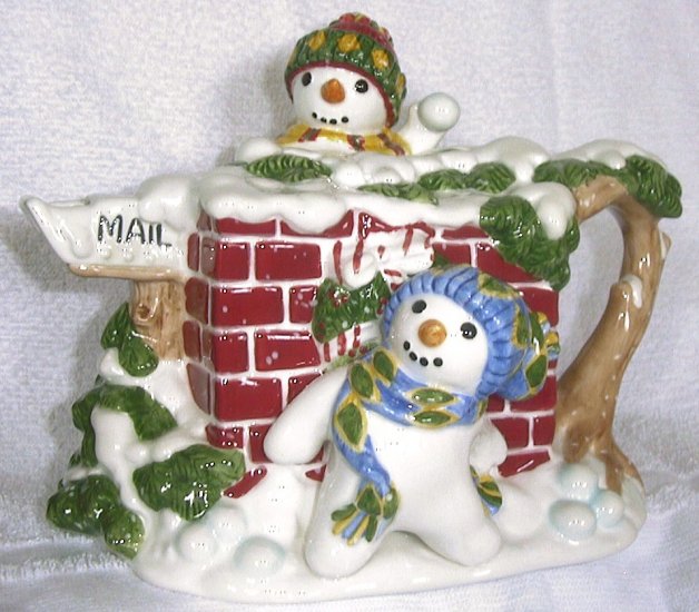 Fitz and Floyd THE FLURRIES SNOWMAN TEAPOT