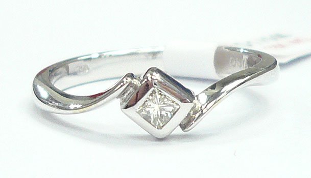 18K White Gold 0.05cts. Diamond Ring
