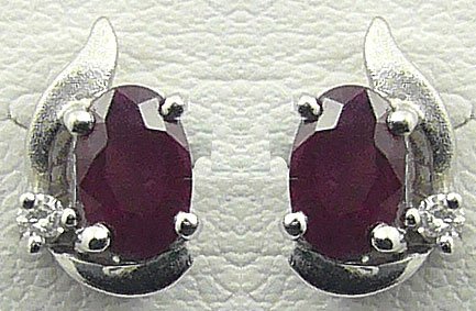 18K White Gold 0.04cts Diamond & 2.04cts Ruby Earring