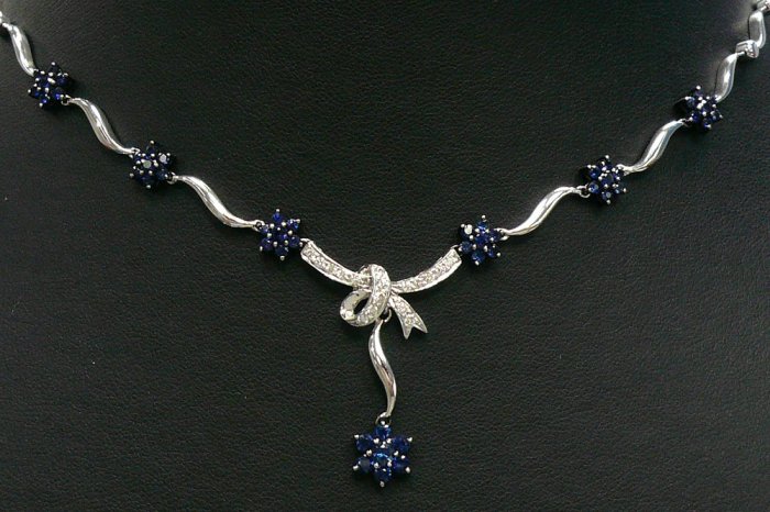 18K White Gold 0.25cts Diamond & 1.84 Blue Sapphire Necklace
