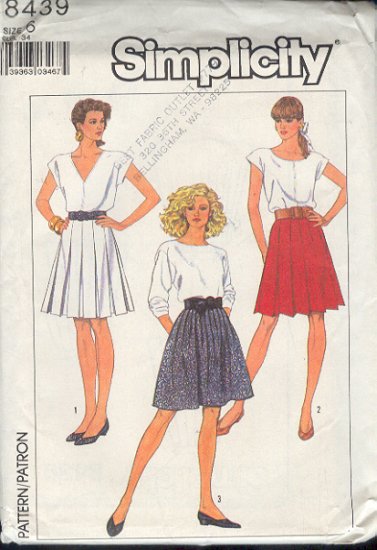 Simplicity Sewing Pattern 8439 Skirt with various pleats, Size 6