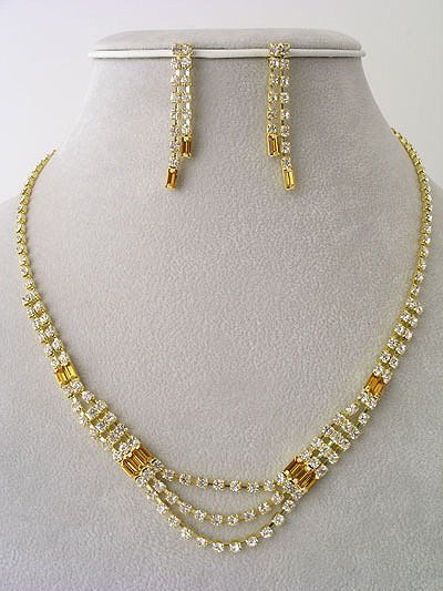 "Valentino" Necklace/Earring Set Reg $39.99