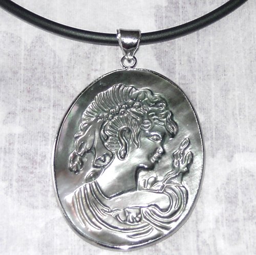 Mother of Pearl Lady Cameos Pendant Free Shipping