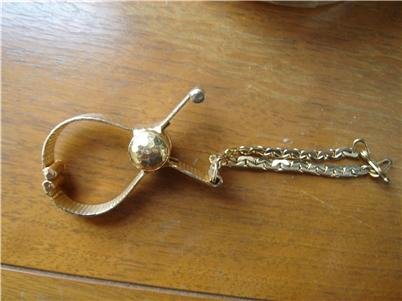 Vintage Mint Gold Tone Glove Ring