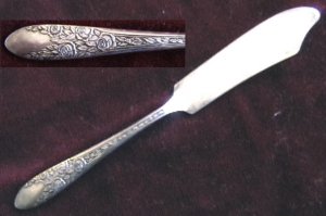 National silverplate Leaf & Rose butter knife 1939 flatware silver plate