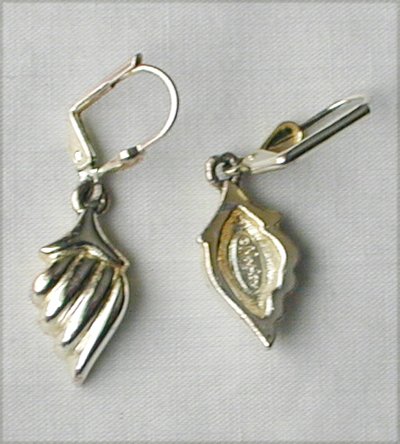 Napier signed earrings silver tone pierced ears 1 1/4 inches long
