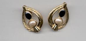 Avon Classic Contrast Pierced Earrings