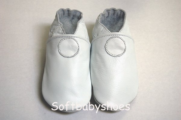 *BRAND NEW* Cute Classic White soft soled leather baby shoes