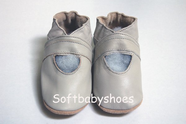 *BRAND NEW* Cute Classic Beige soft soled leather baby shoes