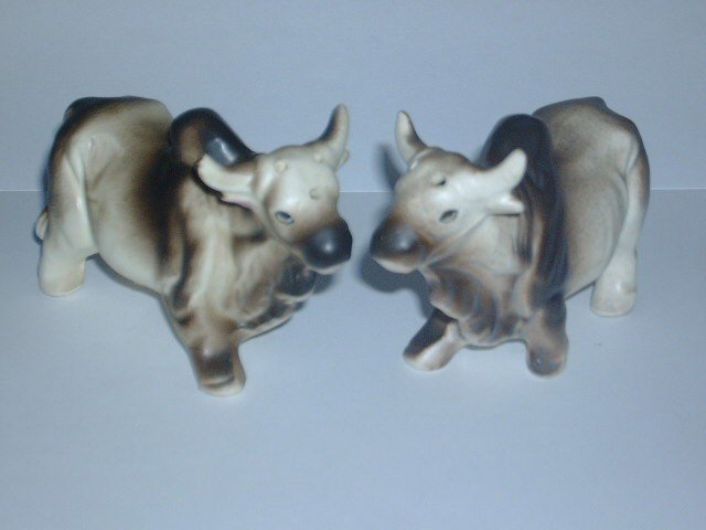 Vintage Oxen Bulls Salt & Pepper Shaker Set