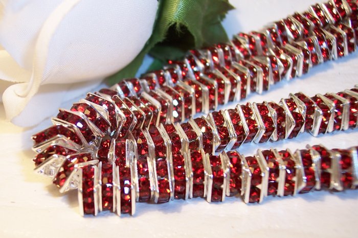 SILVER/ RUBY Rhinestone Squaredelles 6mm q.10