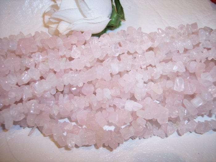 ROSE QUARTZ Chips 36" strand