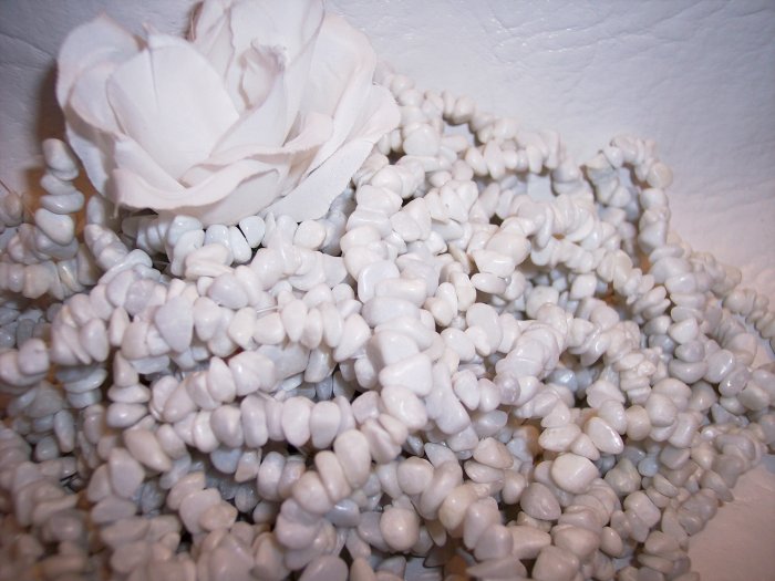 WHITE STONE chips 36" strand