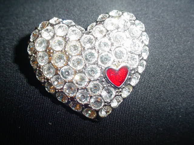 NEW SHAKIRA CAINE HEART PIN BROOCH PENDANT