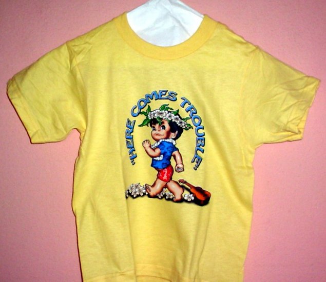 Childrens tee shirt Size 2 - 4 HERE COMES TROUBLE Boy Yellow cotton Top quality