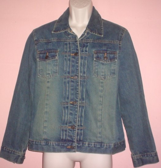 Denim Jacket Gap Size Large 40 inch chest 24 inch sleeve 26 inch length.
