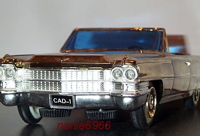 GOLD CADILLAC convertible Metallic Model Car Am Transistor RADIO