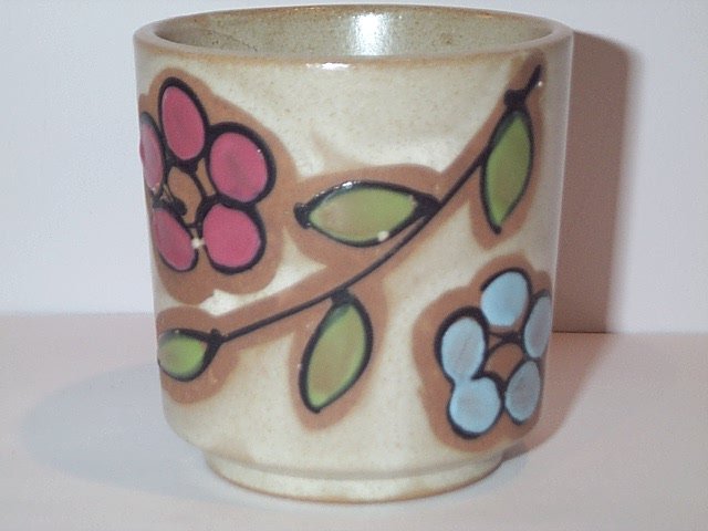 ASIAN TEA CUP Japan beige speckled stoneware w/ hand painted floral motiff