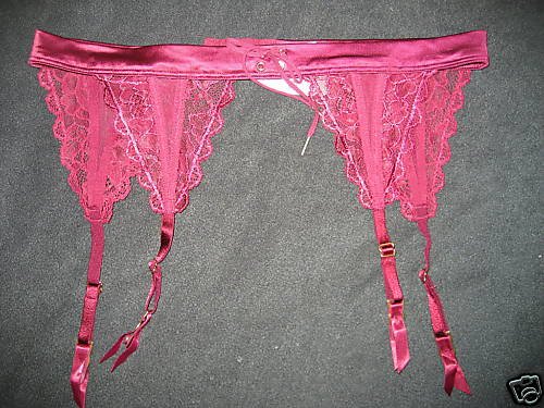NWT VICTORIA SECRET SEXY MIRACLE BRA GARTER BELT M/L