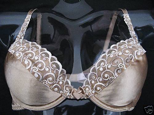 NEW VICTORIA SECRET PUSH UP MIRACLE CLEAVAGE BRA 36A