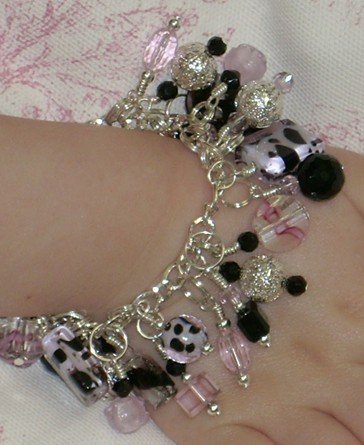 M2MG Posh Boutique IE fringe POODLE bracelet, pink/black