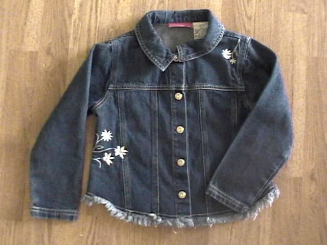 ADORABLE GIRLS SIZE 6 EMBROIDERED DENIM JACKET