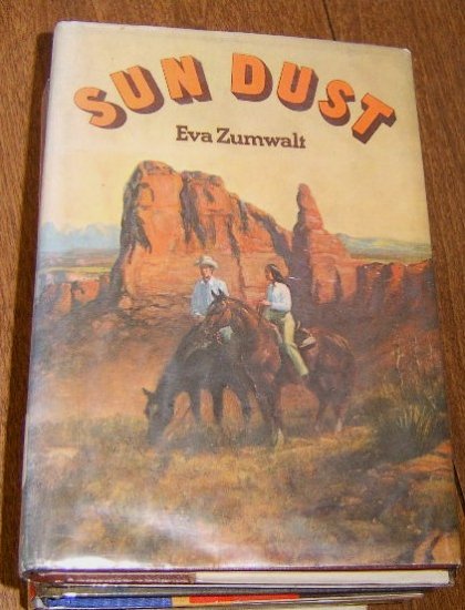 Sun Dust by Eva Zumwalt 1976 / Illust / HC DJ Free Shipping