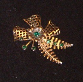 Free Shipping Vintage 1950's Gold Wash Pin with Green Rhinestones / Leaf and Bow