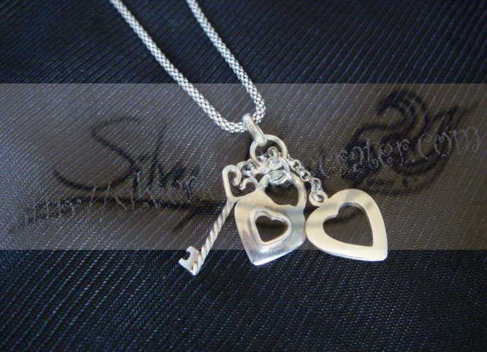 N011long necklace with 3hearts pendant