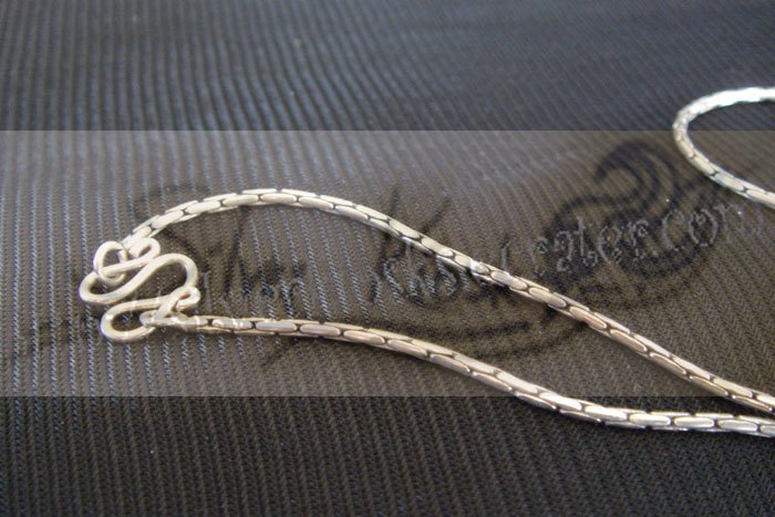 N010Plain designed necklace