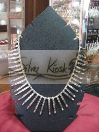N025 necklace with long silver bead